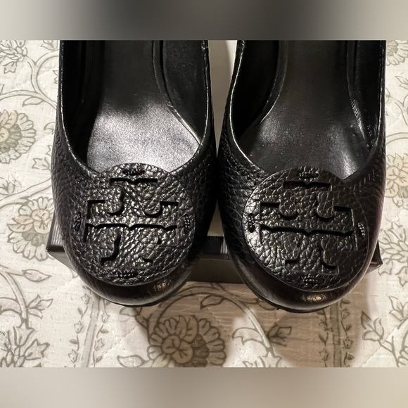 TORY BURCH SALLY WEDGE/PUMPS TUMBLED LEATHER BLACK SIZE 6 US – RETAIL $325.00 - Picture 3 of 12